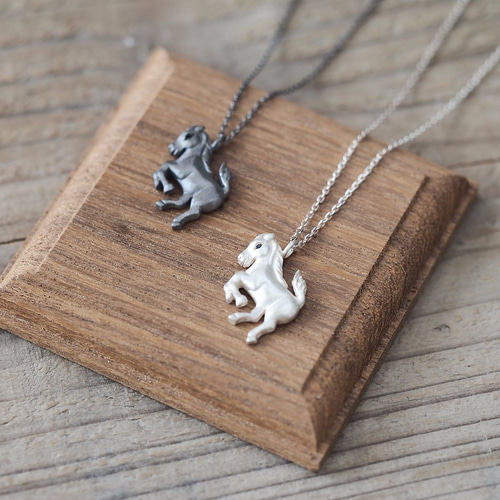 馬とペンダント 058 - Necklace Horse with leather cord– 877 Workshop