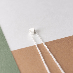 Micro Tiny triangle Necklace 925 Sterling Silver 第3張的照片