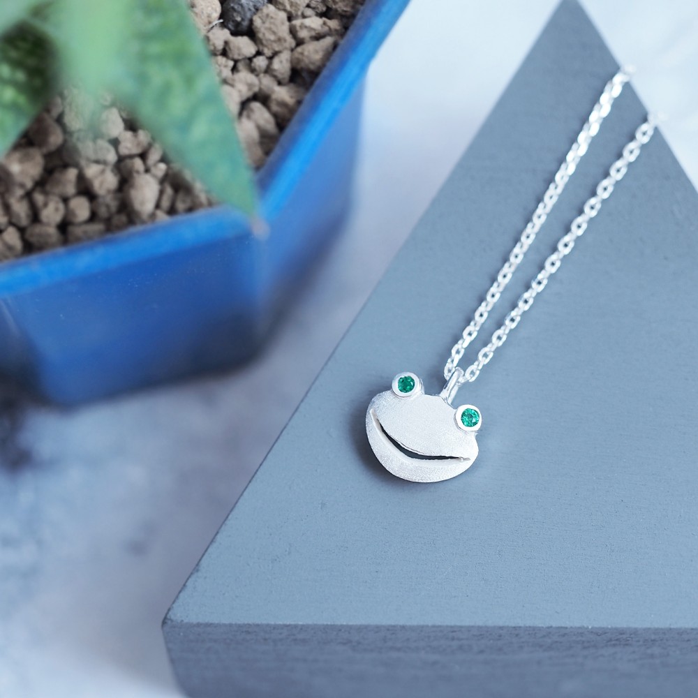 エメラルド ハッピー 蛙 ネックレス シルバー925