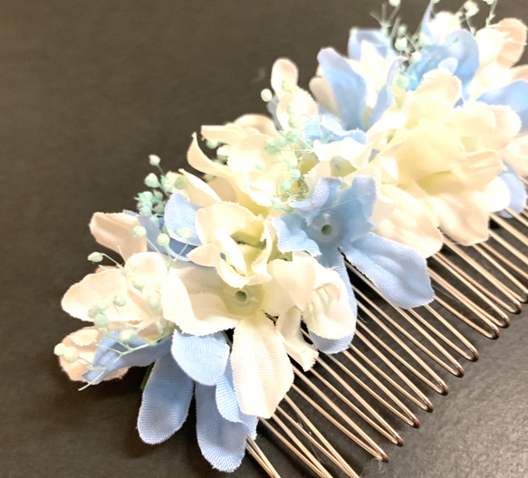 髪飾り 花飾りブルースター&かすみ草 髪飾りブルー&白 2枚目の画像
