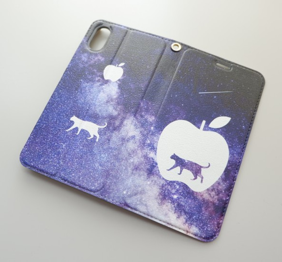春の星空とネコとアップル 帯なし手帳型スマホケース iPhone11 も対応！ 2枚目の画像