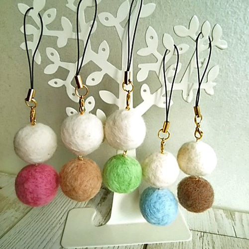 定番】【人気】【受注生産】ふんわりストラップ 羊毛フェルト シンプル