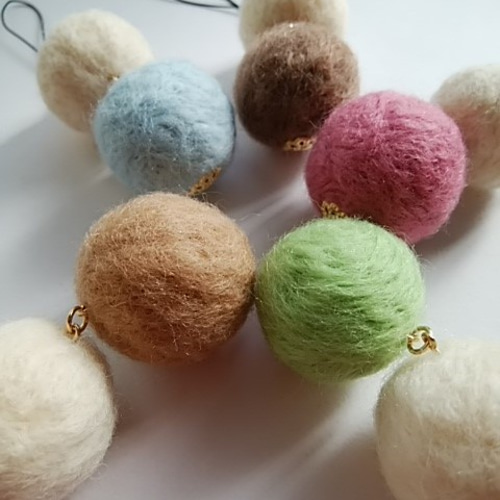 定番】【人気】【受注生産】ふんわりストラップ 羊毛フェルト シンプル