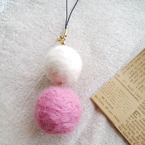 定番】【人気】【受注生産】ふんわりストラップ 羊毛フェルト シンプル