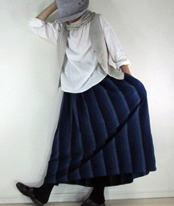 商品/teliteスカート丈72cm短め裏地なし日本藍染め節織備後絣かつお縞グラデーション木綿スカート（SK-0107) 1枚目の画像