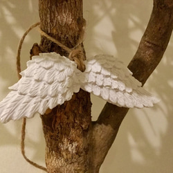 ”天使の羽（2個セット）アロマストーン”　麻紐ー吊るせるタイプ　洋書スタイル 1枚目の画像