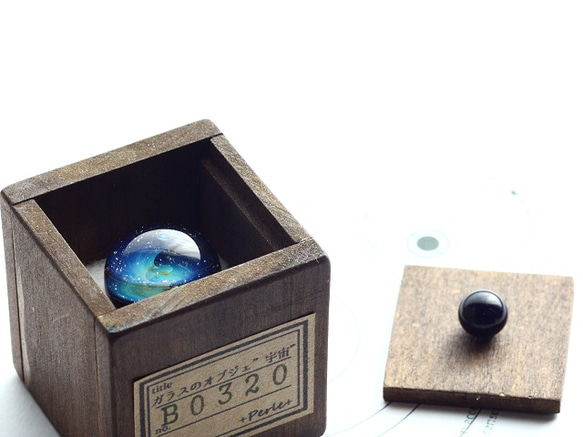 ガラスのオブジェ”宇宙”木箱入り【B0320】 3枚目の画像