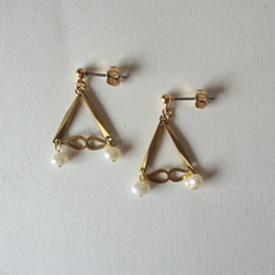 [再]Gold triangle with pearl 1枚目の画像