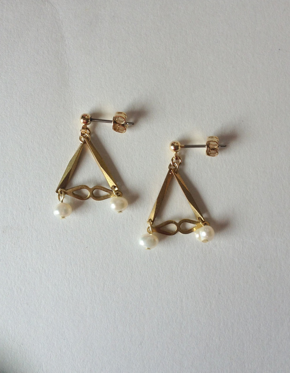 [再]Gold triangle with pearl 1枚目の画像