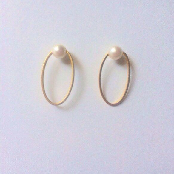 Simple Gold ring with Pearl pierced earring 1枚目の画像