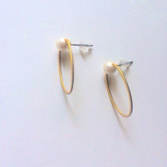 Simple Gold ring with Pearl pierced earring 2枚目の画像