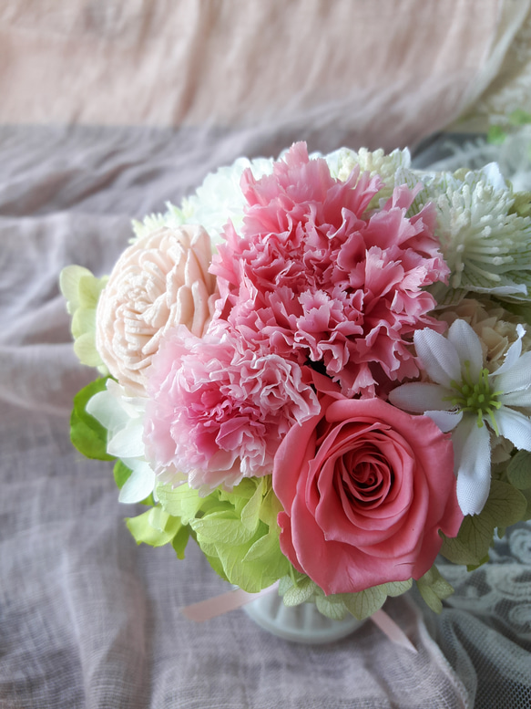 母の日2020　ピンク　プリザーブドフラワーアレンジメント　カーネーション　お祝　フラワーギフト　母の日プレゼント結婚祝 1枚目の画像