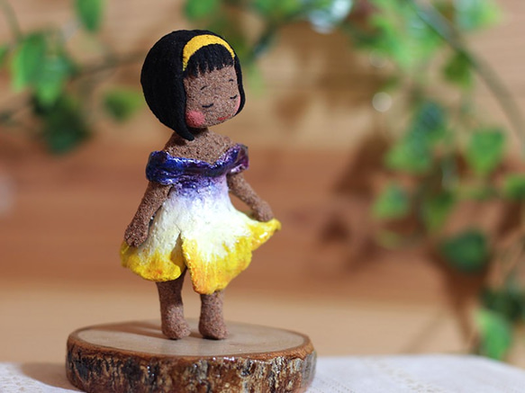 コルク人形　flower girl 「パンジー」 1枚目の画像