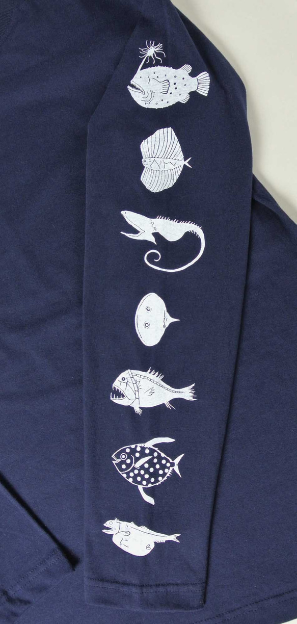 概、深海魚　長袖Tシャツ　メンズ（袖プリント） 3枚目の画像