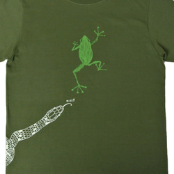 避免危機！青蛙逃離蛇 T 卹綠色男式 第3張的照片