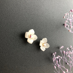 再販 7 Little  Flower＊(ホワイト)＊ノンホールピアスorピアスorクリップイヤリング 4枚目の画像