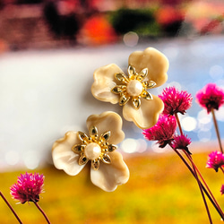 山口県フリータレント　兼頭のぞみさん着用モデル＊ミルクティーFlower＊イヤークリップorピアス 6枚目の画像