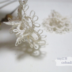 ふわり花びら手編みレースモチーフ（白とアイボリー） 5枚目の画像