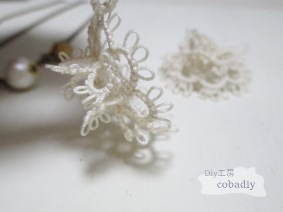 ふわり花びら手編みレースモチーフ（白とアイボリー） 5枚目の画像