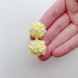 菜の花yellowの小さな小花のブーケ＊ピアスandイヤリング＊ つまみ細工 4枚目の画像