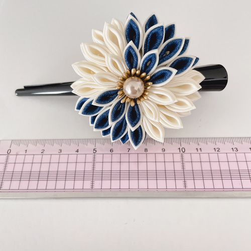 つまみ細工ヘアクリップ ＊和モダン オフホワイト×デニム＊ ヘア