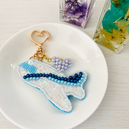 もらって 嬉しい お歳暮 ランキング オーダー ビーズ刺繍の飛行機バッグチャーム キーホルダー amyui バッグ