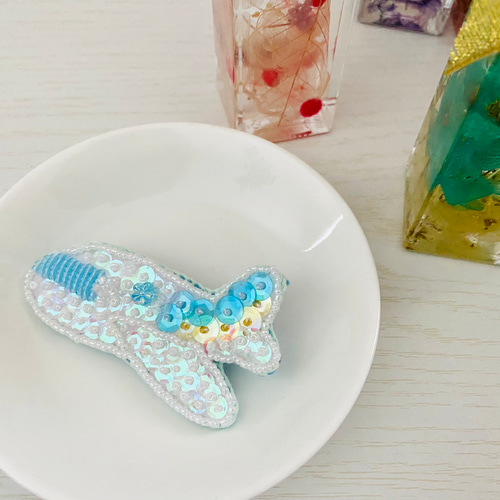 名作 オーダー ビーズ刺繍の飛行機バッグチャーム amyui キーホルダー バッグ