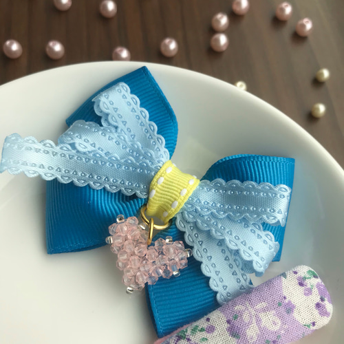 水色リボンヘアピン ピンクのゆらゆらハートチャーム付き ヘアピン