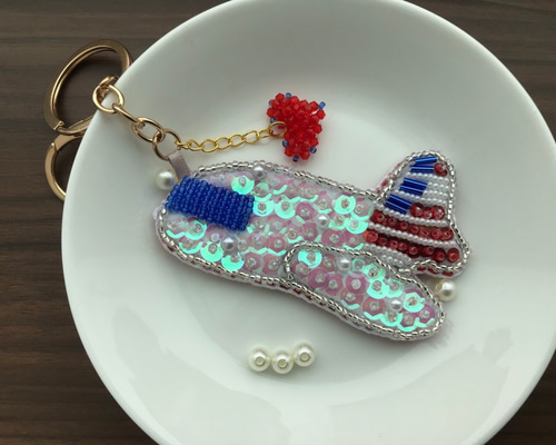 オーダー ビーズ刺繍の飛行機バックチャーム バッグチャーム