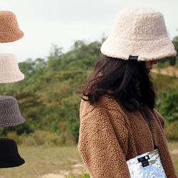 秋冬用 両面使える ボア ロゴ入り バケットハット ハット キャップ　帽子 ファッション アウトドア キャンプ (4色) 2枚目の画像