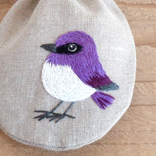 サイズ・ポーチ変更可】シロハラムクドリさんの刺繍ミニリネン