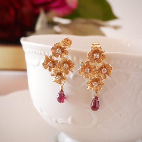 K18 ピアス カーネリアン フラワーモチーフ お花 K18 ピアス 花