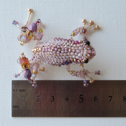 創作カエル(薄紫×乳白色) 1枚目の画像