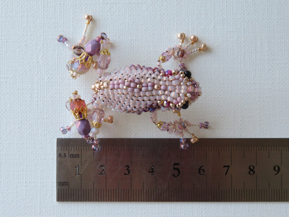創作カエル(薄紫×乳白色) 1枚目の画像