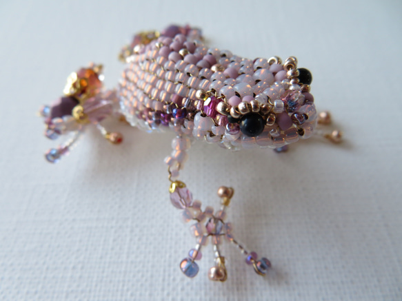 創作カエル(薄紫×乳白色) 2枚目の画像