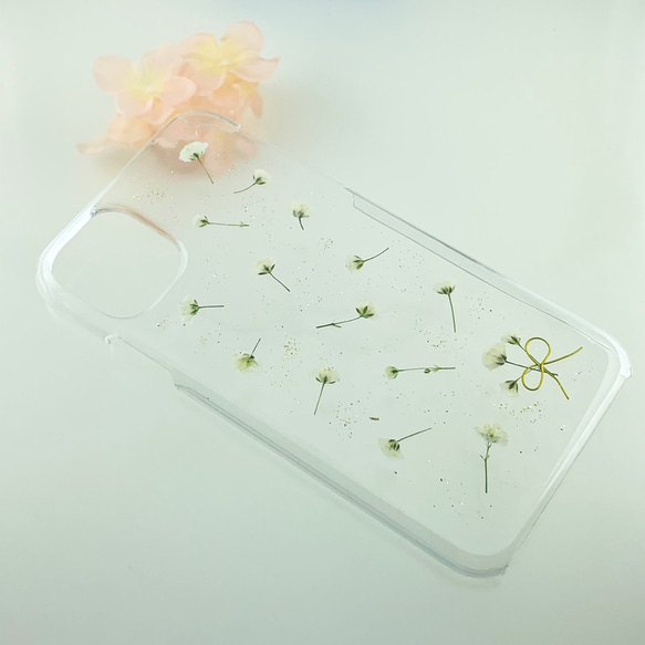 【自分で選べる！ほぼ全機種対応スマホケース❁】小さなかすみ草の押し花スマホケース  押し花＆レジン iPhone他 6枚目の画像