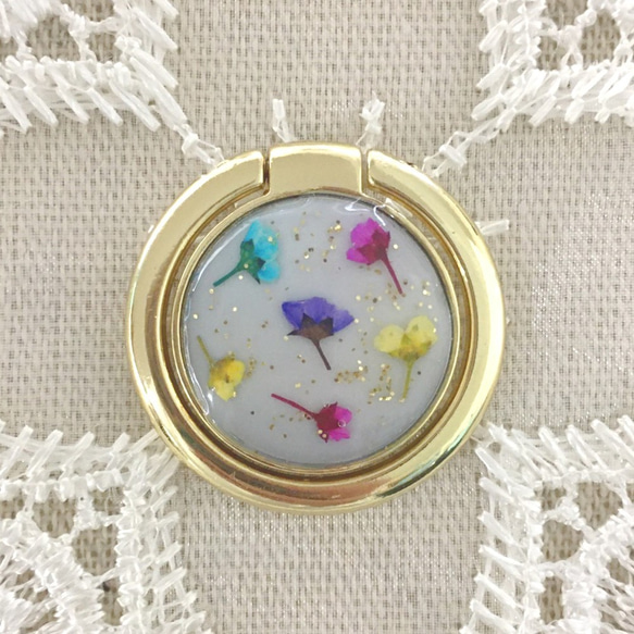 押し花スマホリング　ハンドメイド　【ゴールド×ホワイト】　バンカーリング　レジン 1枚目の画像