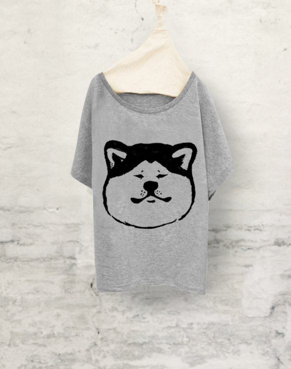 秋田犬　ドルマンTシャツ（グレー）犬 1枚目の画像