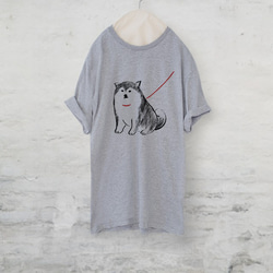 柴犬 　待ってるTシャツ（グレー）犬 2枚目の画像