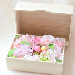 桜のボックスアレンジメント・蓋付き桐箱アレンジメント・和のフラワーアレンジメント・お花見・ウエディングスペースを彩る 2枚目の画像