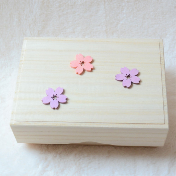 桜のボックスアレンジメント・蓋付き桐箱アレンジメント・和のフラワーアレンジメント・お花見・ウエディングスペースを彩る 4枚目の画像