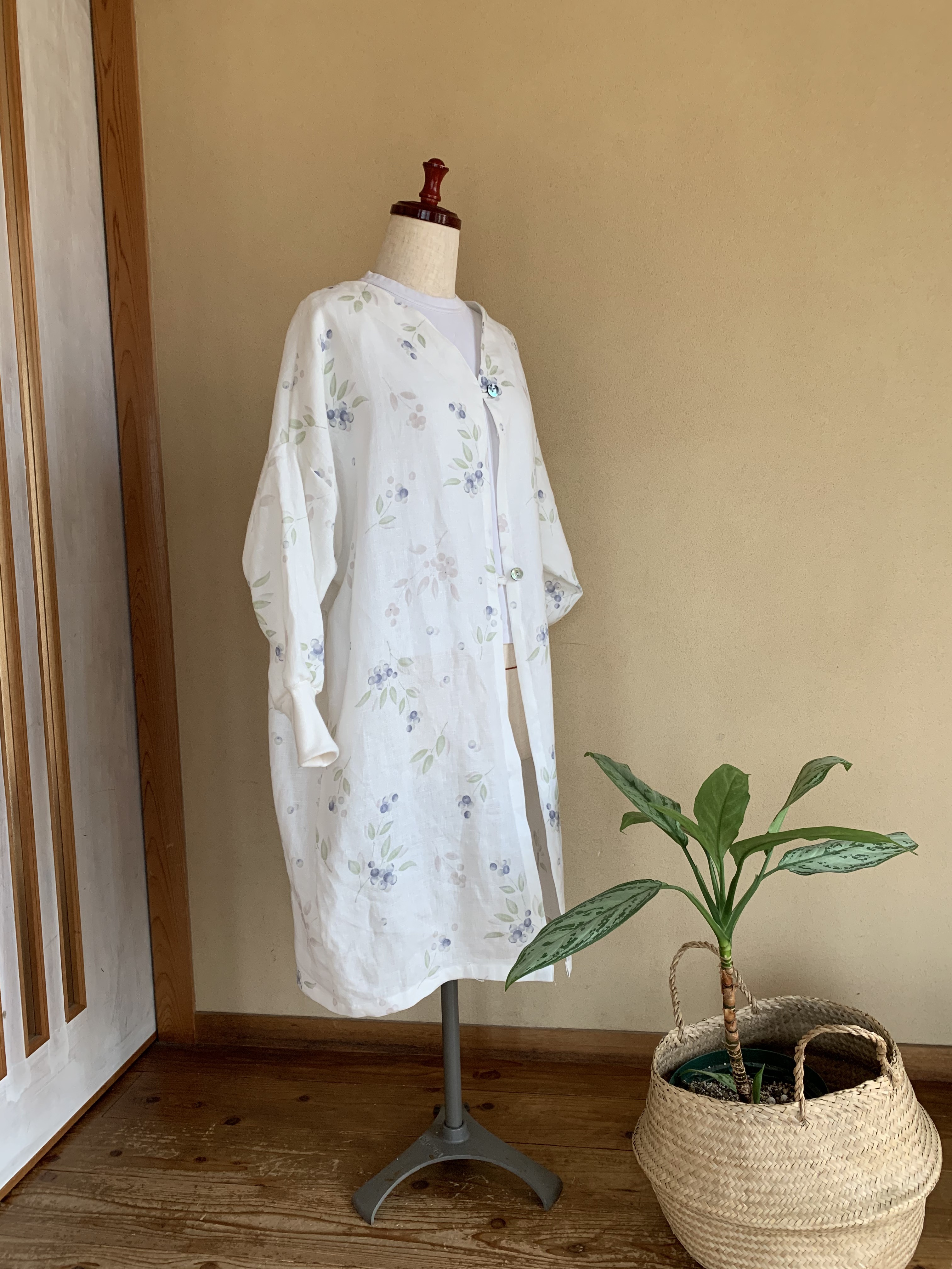 リネン 100%オフホワイト「ブルーベリー柄」2way割烹着