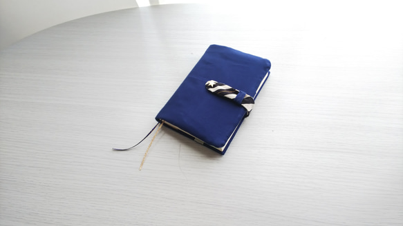 【贈り物にも】洗える！ネイビー 紺 シンプルなカードポケット 内ポケット 付き ブックカバー 文庫版サイズ 2枚目の画像
