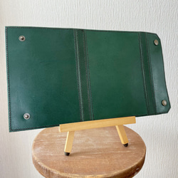 【受注制作】【鞄の中で開かない】背表紙のある牛本革ブックカバー 緑 4枚目の画像
