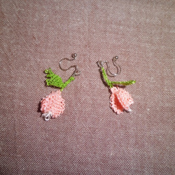 ピンクの小花のイヤリングB 2枚目の画像