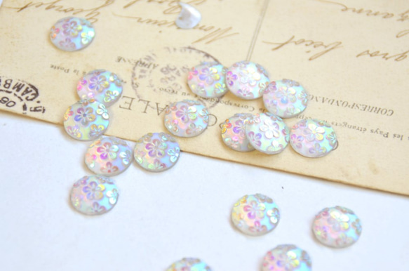 スモール*桜模様のカボション*12mm ラウンド*ホワイト 樹脂・レジン 