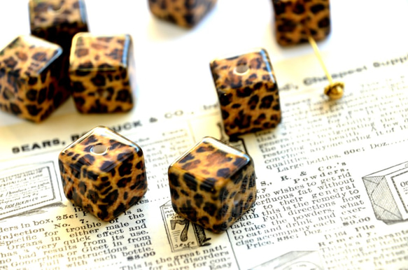 レオパード柄 キューブ アクリルビーズ 1枚目の画像