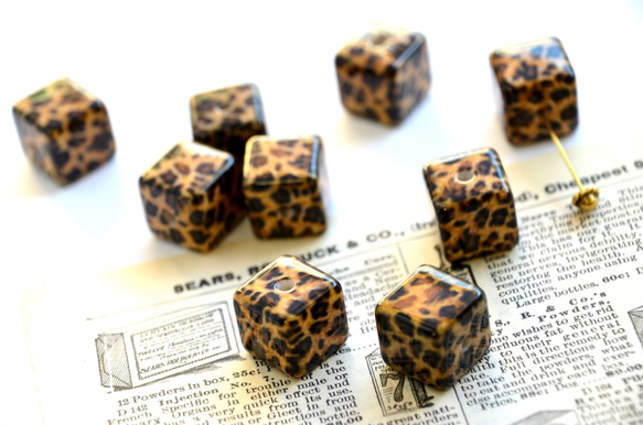 レオパード柄 キューブ アクリルビーズ 2枚目の画像