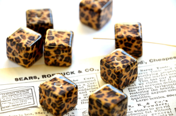 レオパード柄 キューブ アクリルビーズ 3枚目の画像