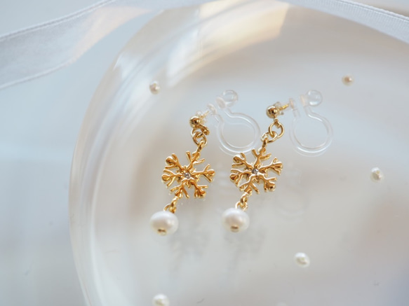 《Creema限定販売》　ノンホールピアス  雪の結晶と淡水パール 7枚目の画像